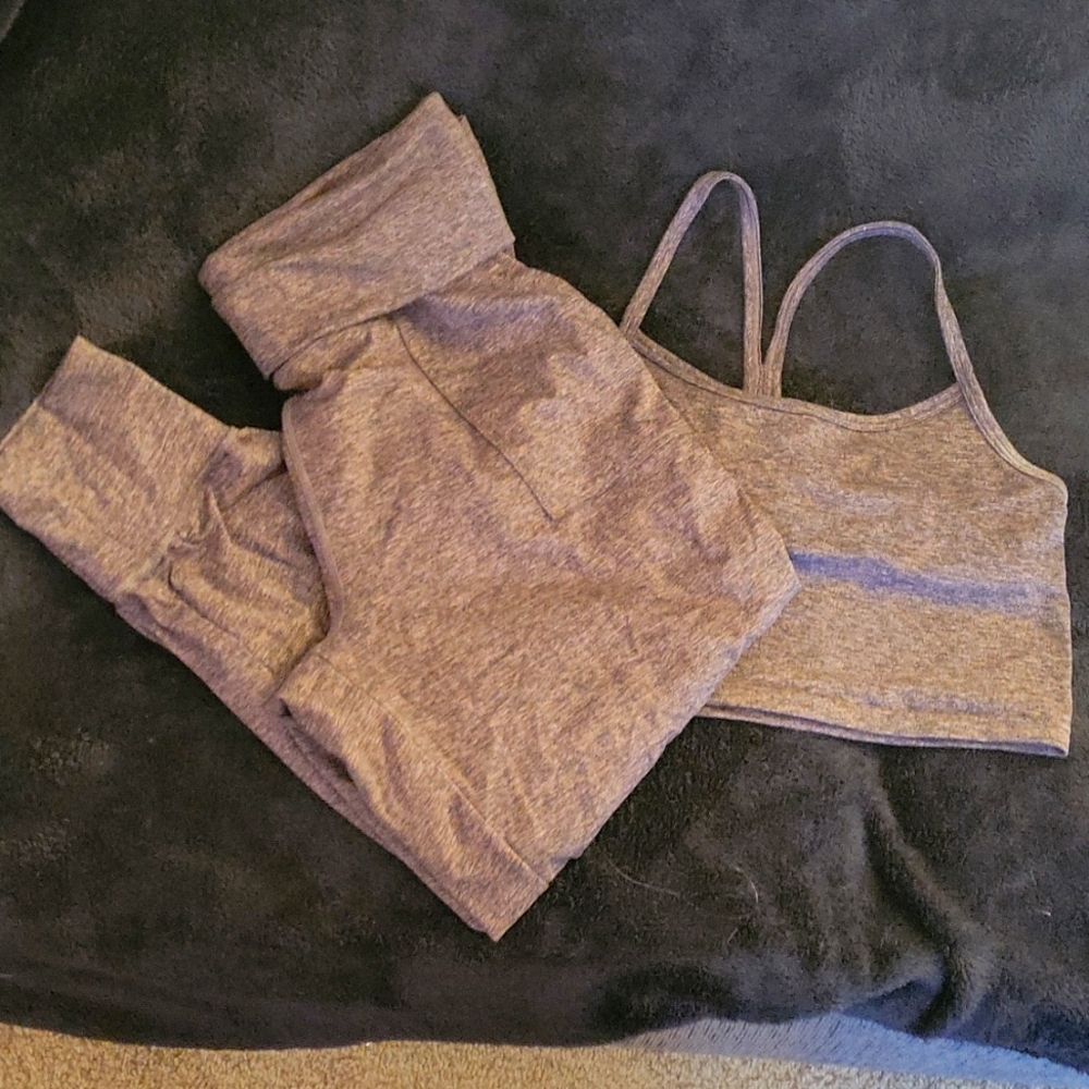 Offline by Aerie Hugger High Waisted Fold Legging and bra